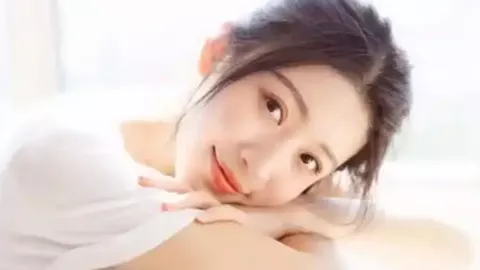 泄密藏在没拉窗帘里